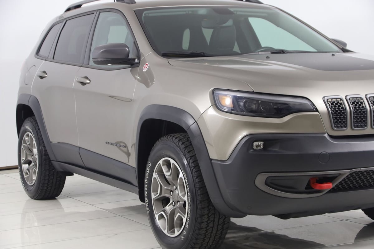 Used 2020 Jeep Cherokee Trailhawk w/ Cold Weather Group AWD/4WD image 37