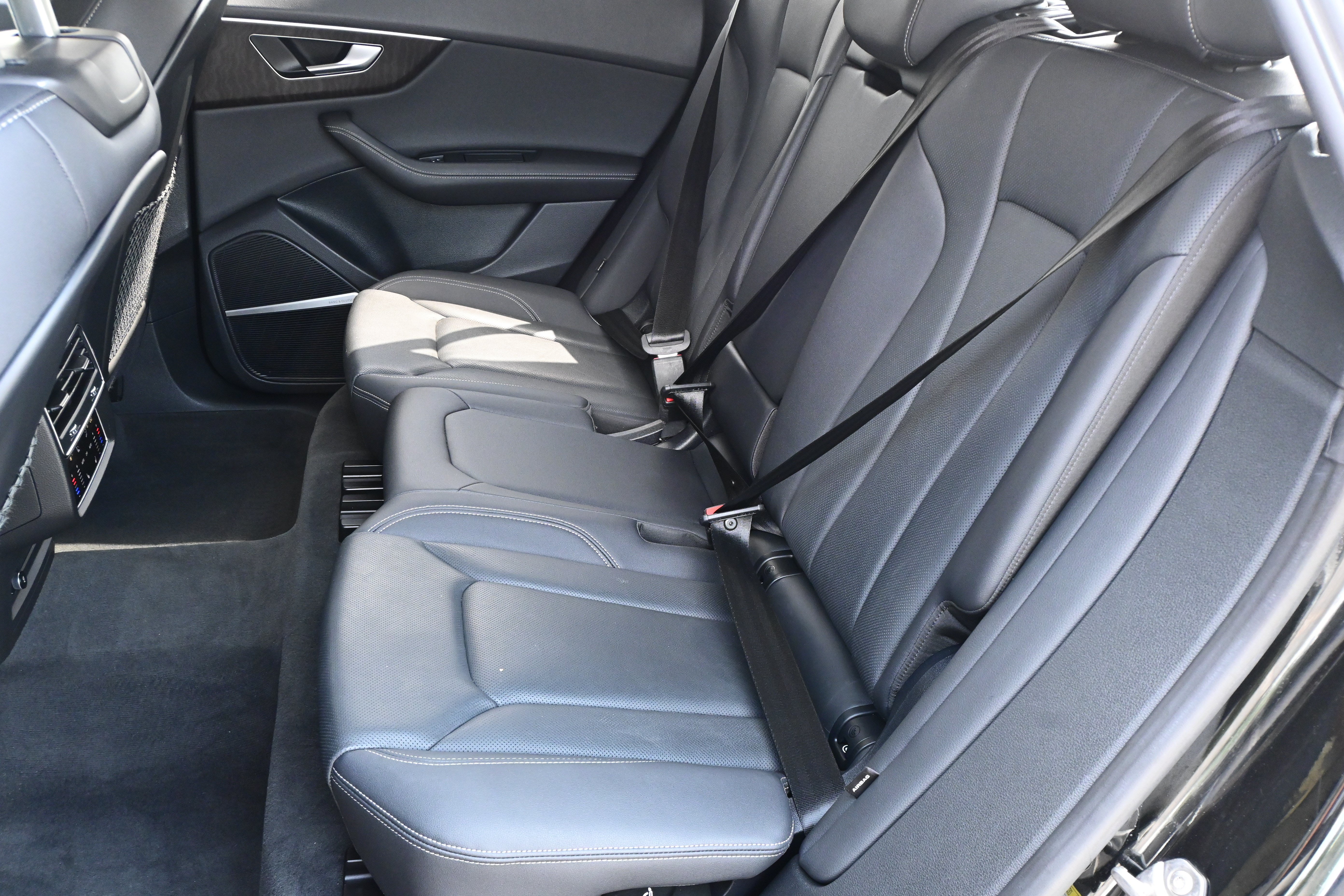 Used 2023 Audi Q8 Prestige AWD/4WD image 31