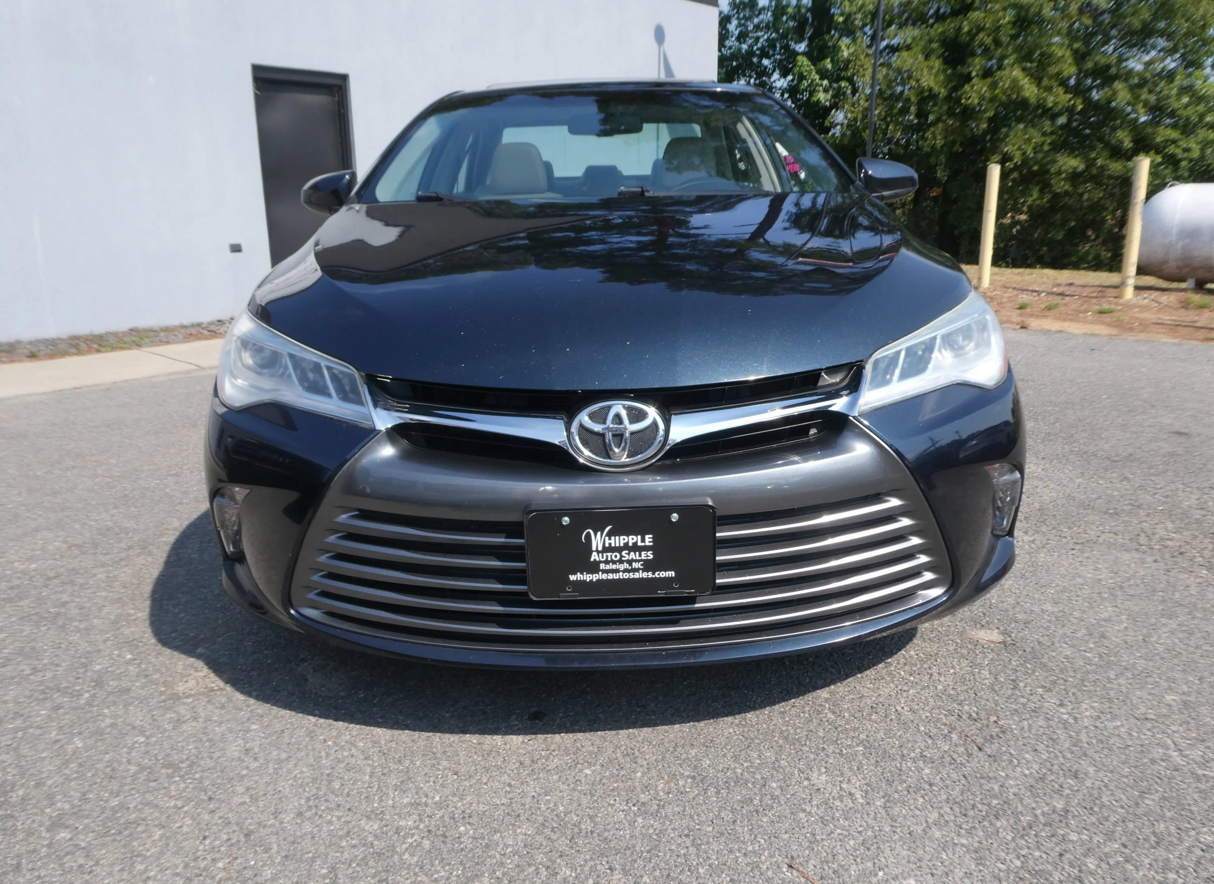 Used 2015 Toyota Camry XLE FWD image 2