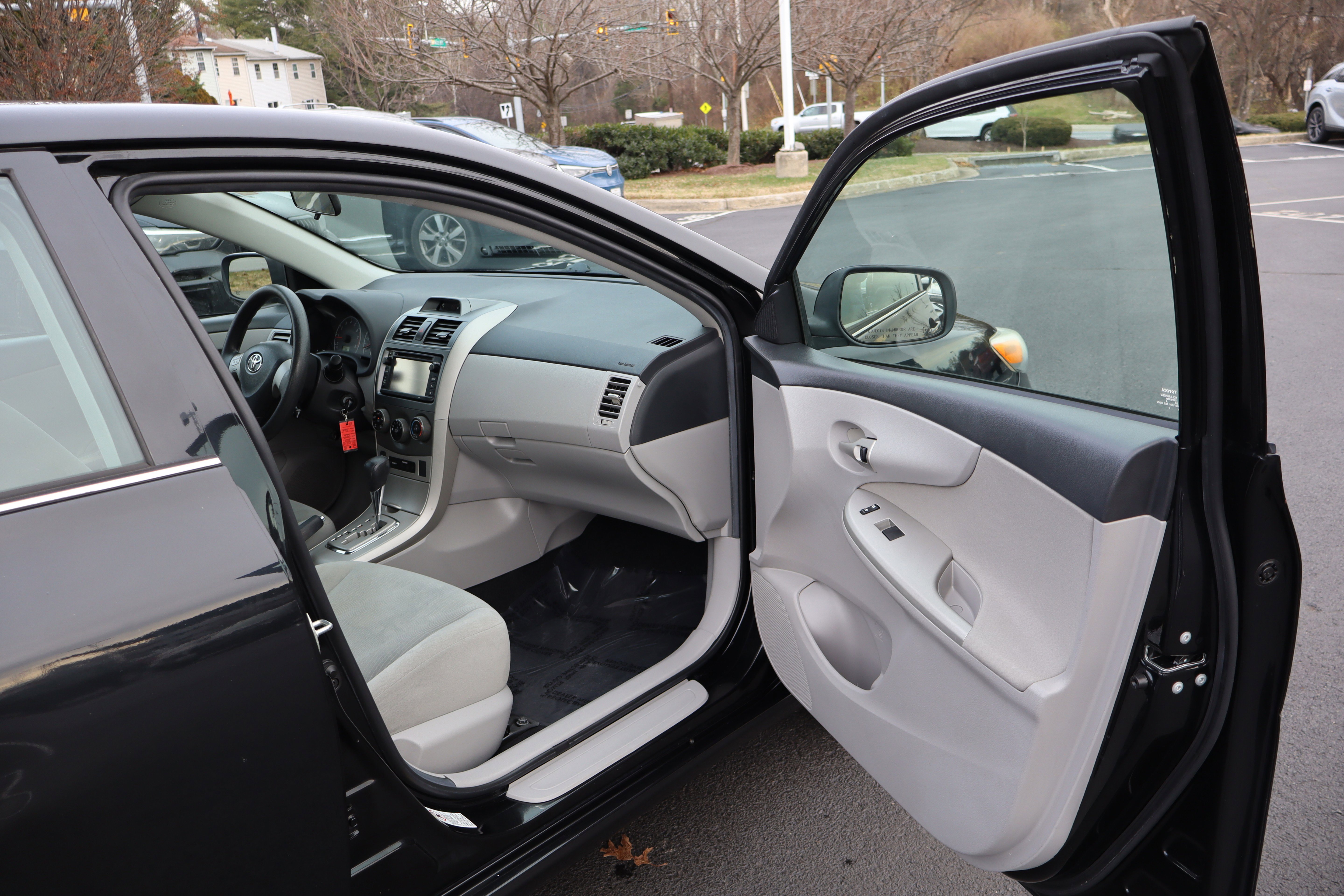 Used 2013 Toyota Corolla LE image 29