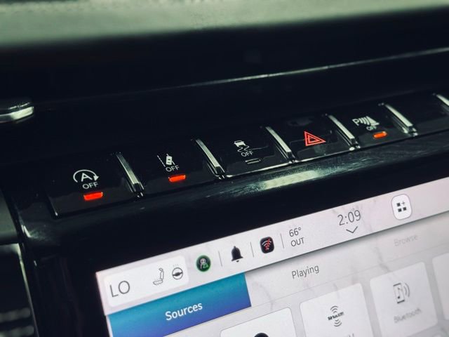 Used 2023 Jeep Grand Cherokee Overland w/ Adv Protech Group III image 40