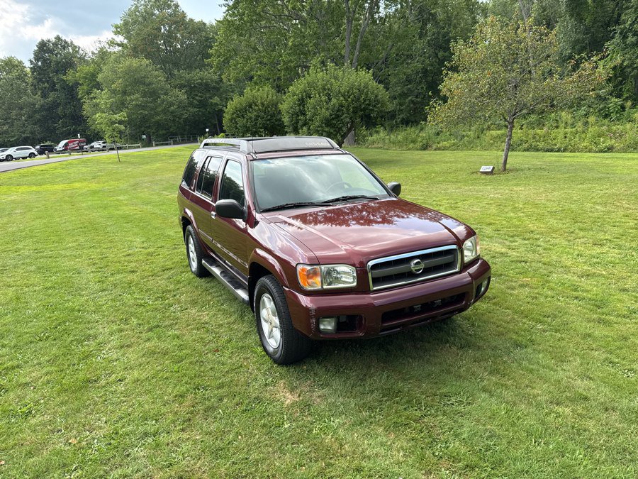 Used 2002 Nissan Pathfinder SE AWD/4WD image 2