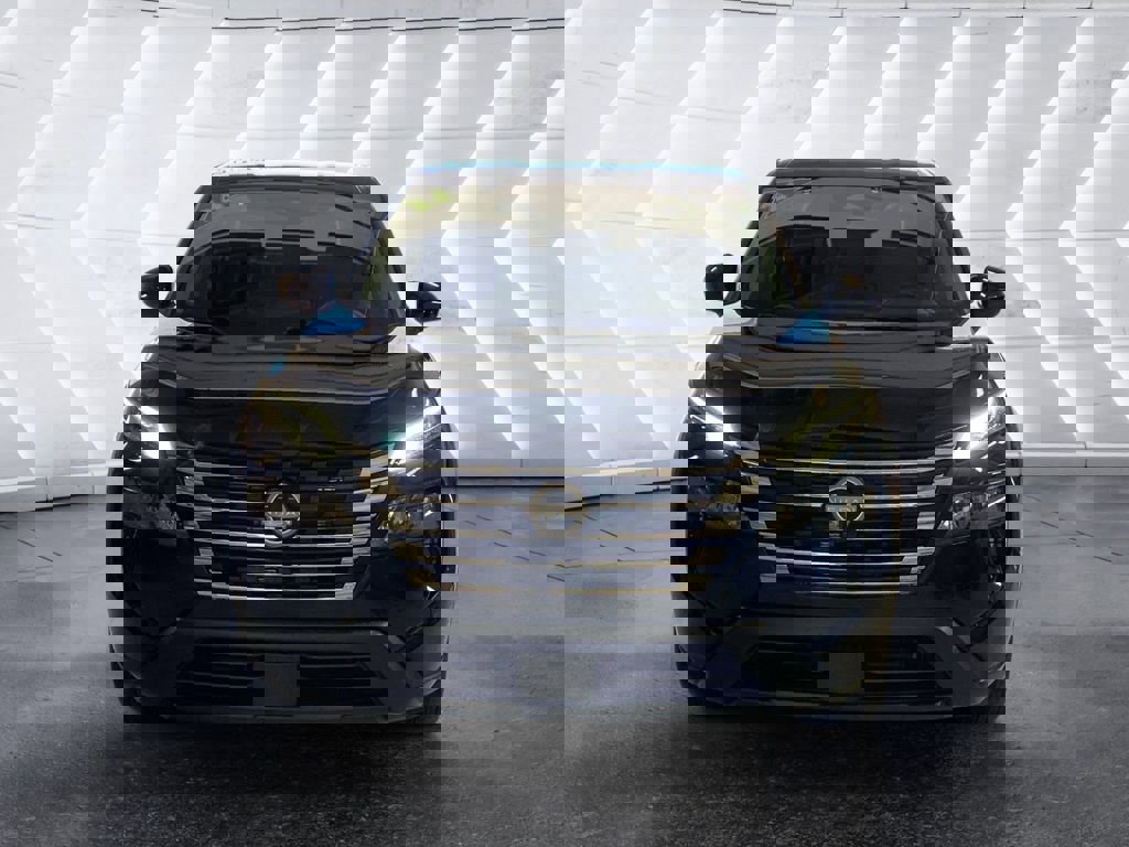 Used 2024 Nissan Rogue SV image 2