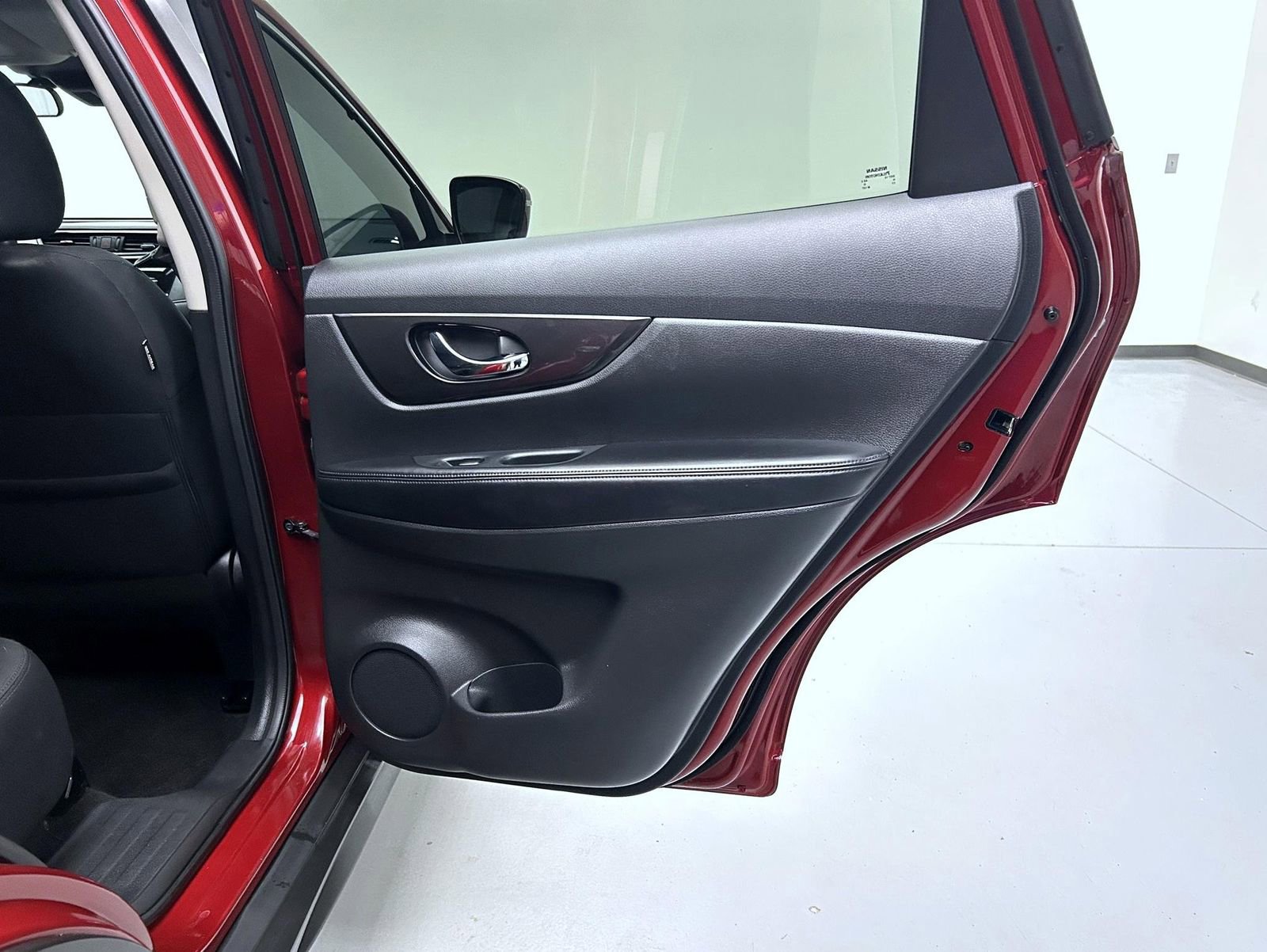 Used 2020 Nissan Rogue SV image 17