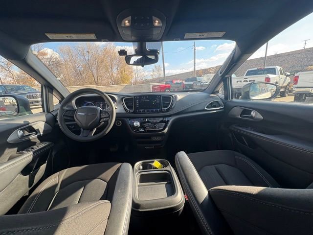 Certified 2023 Chrysler Pacifica Touring image 25