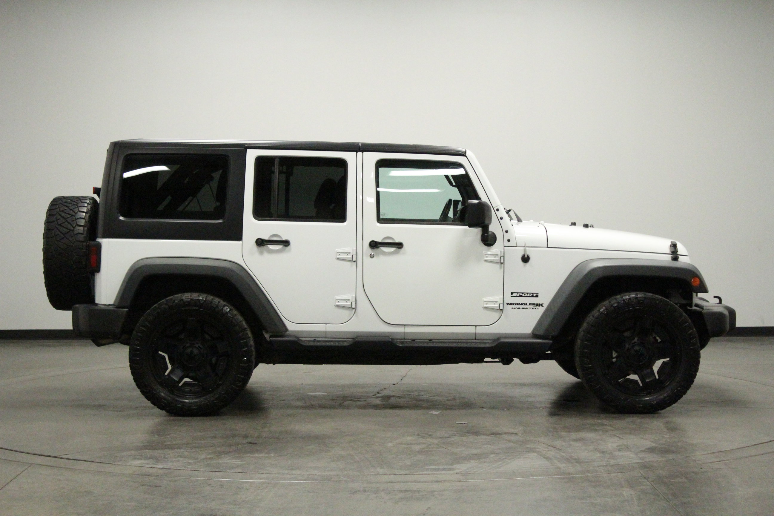 Used 2018 Jeep Wrangler Unlimited Sport S AWD/4WD image 9