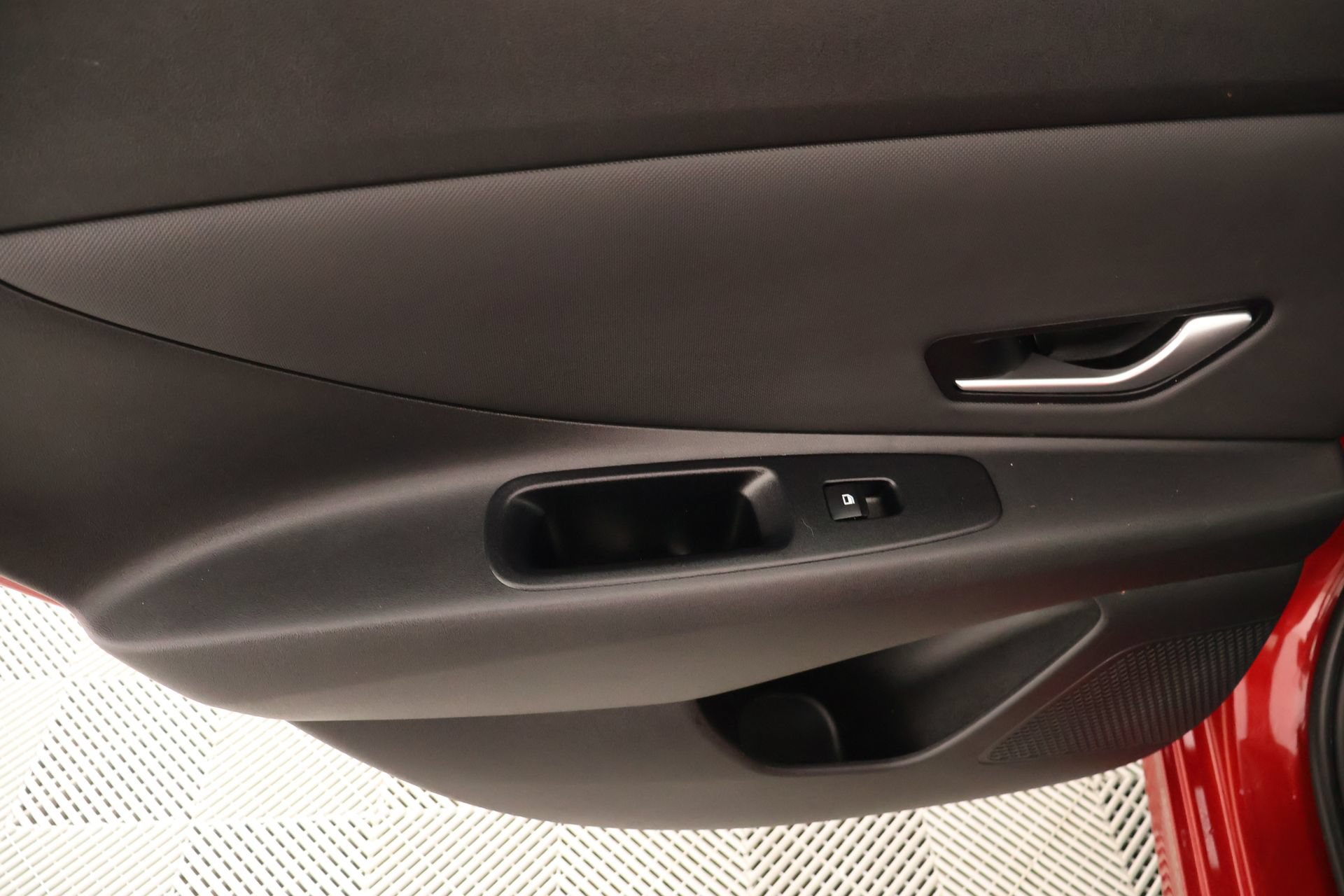 Certified 2025 Hyundai Elantra Limited FWD image 18