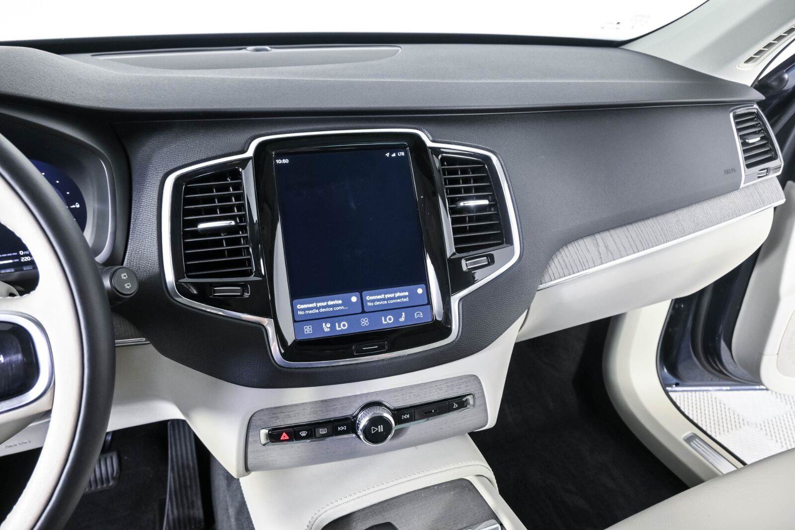 Certified 2025 Volvo XC90 T8 Plus w/ Protection Package Premier AWD/4WD image 12