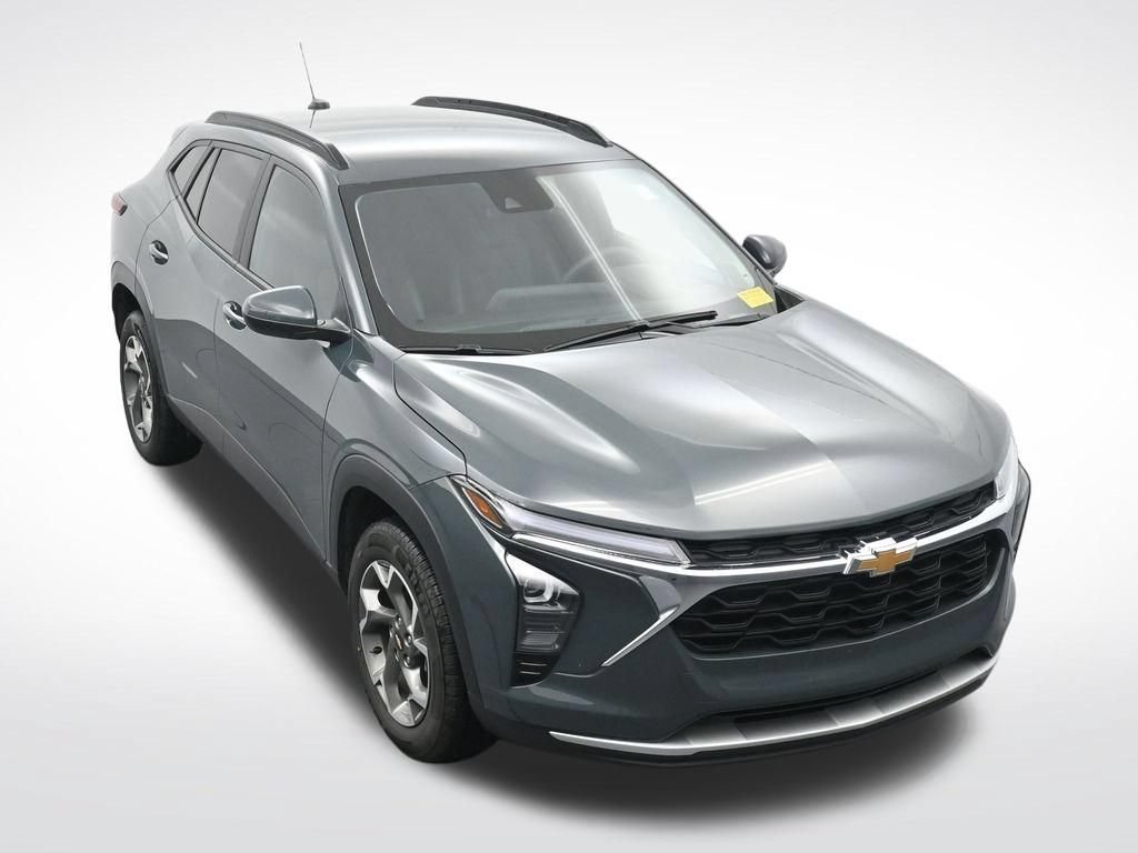 Used 2025 Chevrolet Trax LT FWD image 22