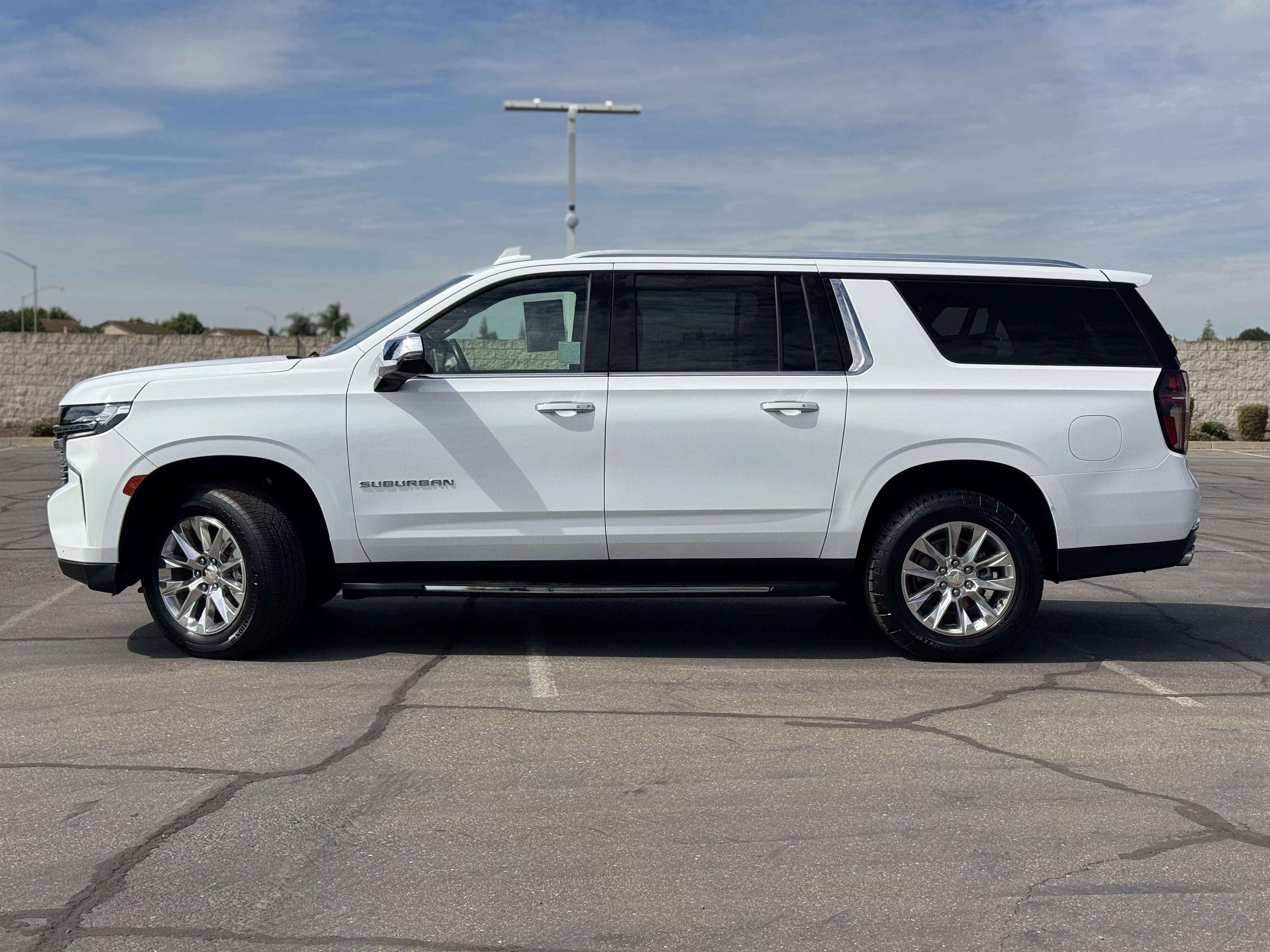 Certified 2023 Chevrolet Suburban Premier RWD image 4