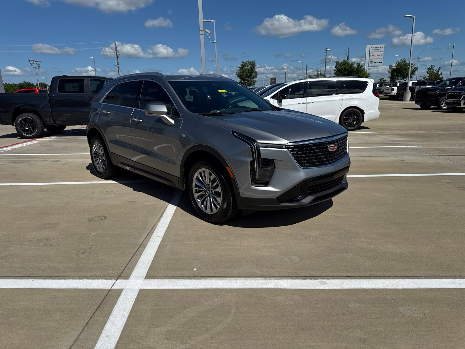 Used 2025 Cadillac XT4 Premium Luxury w/ Cold Weather Package FWD image 7