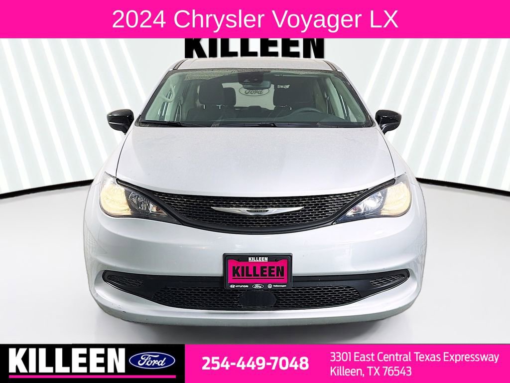 Used 2024 Chrysler Voyager LX image 2