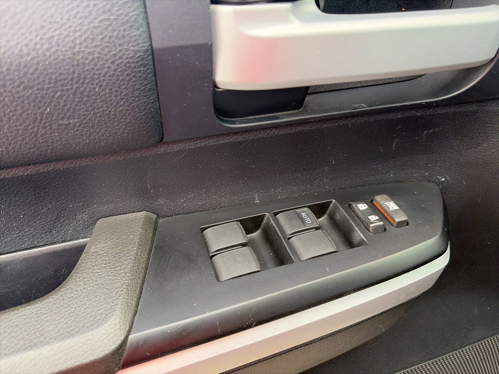 Used 2014 Toyota Tundra SR5 w/ SR5 Upgrade Package image 13