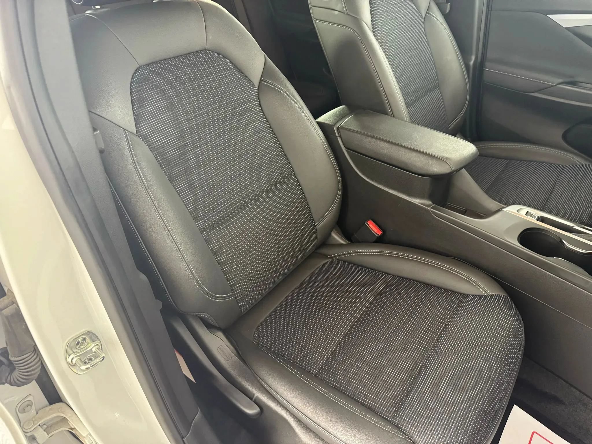 Used 2025 Buick Envista Preferred FWD image 33
