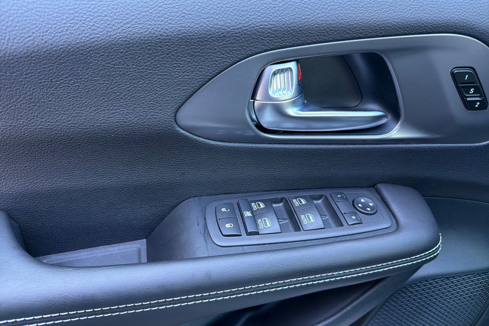 New 2026 Chrysler Pacifica Select AWD/4WD image 9