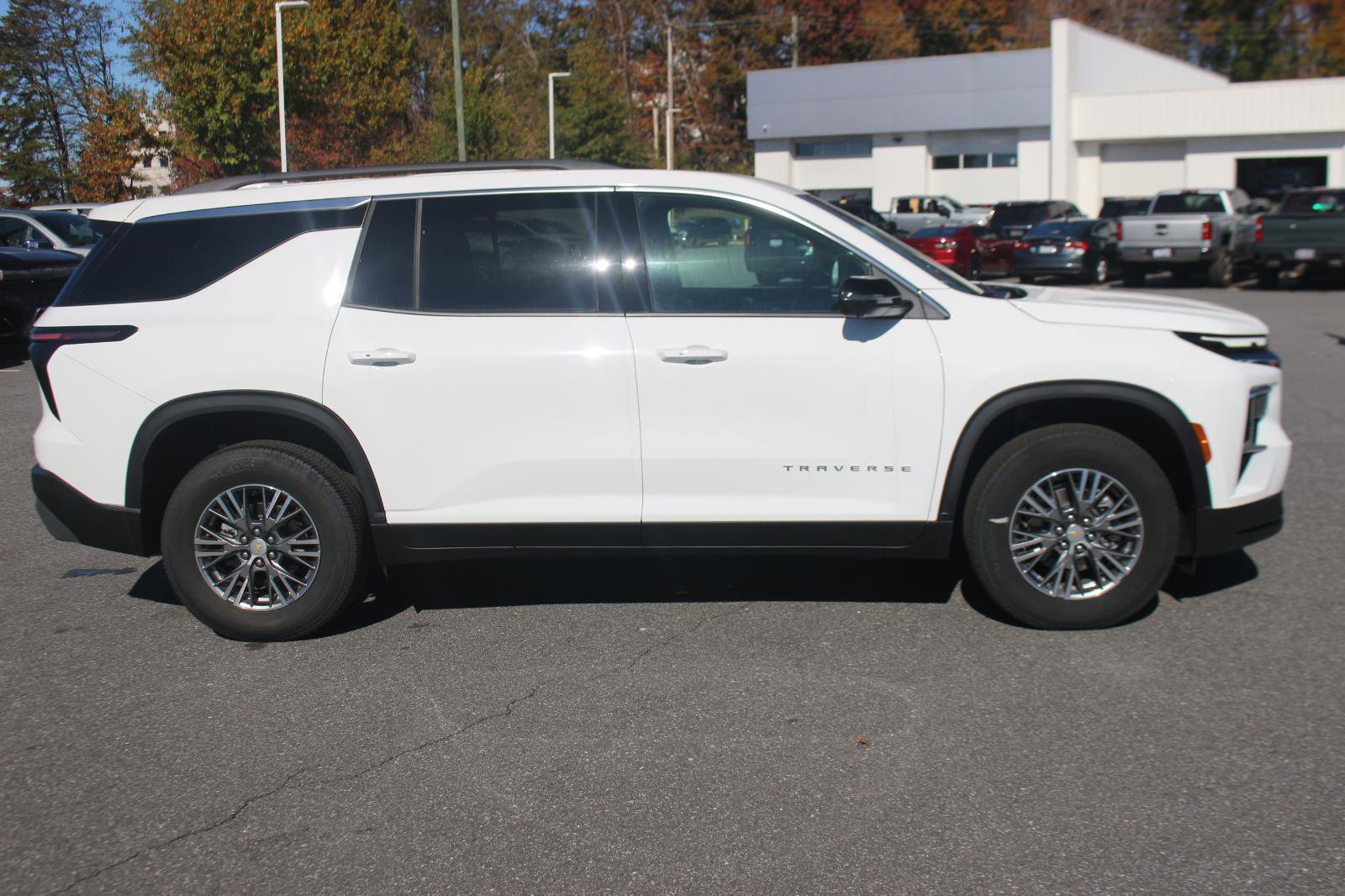 New 2025 Chevrolet Traverse LT w/ Driver Confidence Package image 8