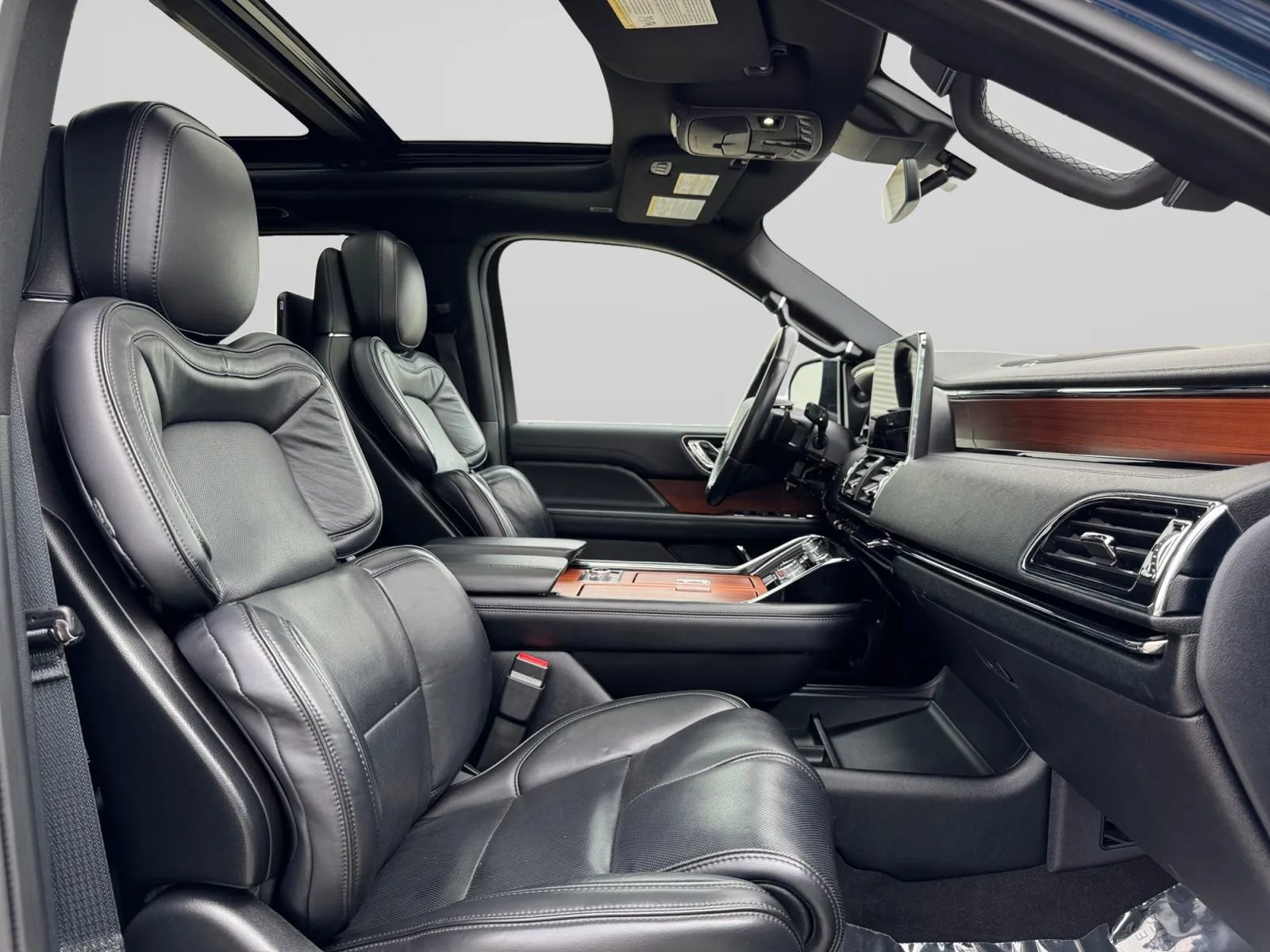 Used 2019 Lincoln Navigator Reserve w/ Cargo Package AWD/4WD image 37