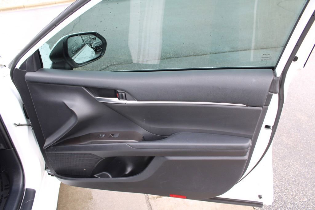 Used 2021 Toyota Camry SE w/ Blackout Package (TMS) image 20