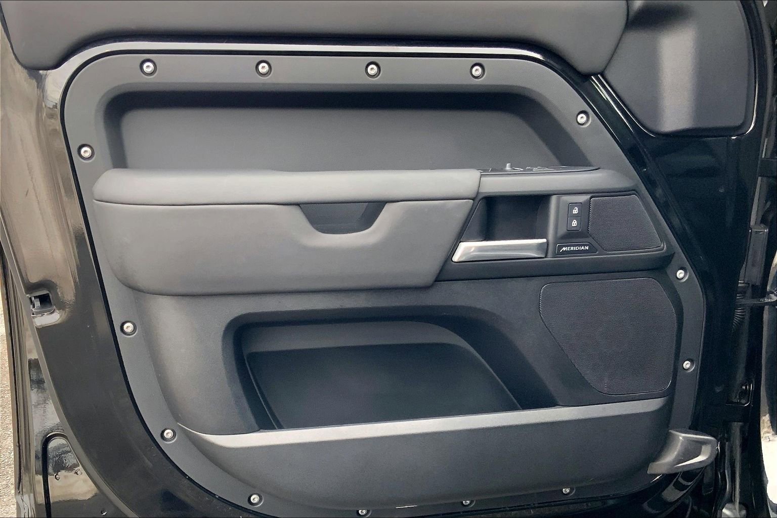 Used 2025 Land Rover Defender 110 S image 21