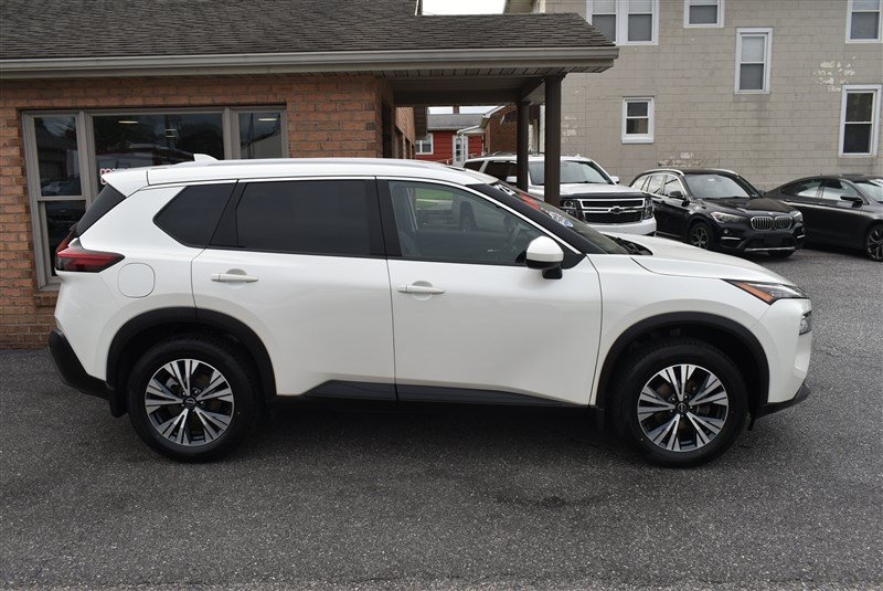 Used 2023 Nissan Rogue SV w/ SV Premium B Package AWD/4WD image 2