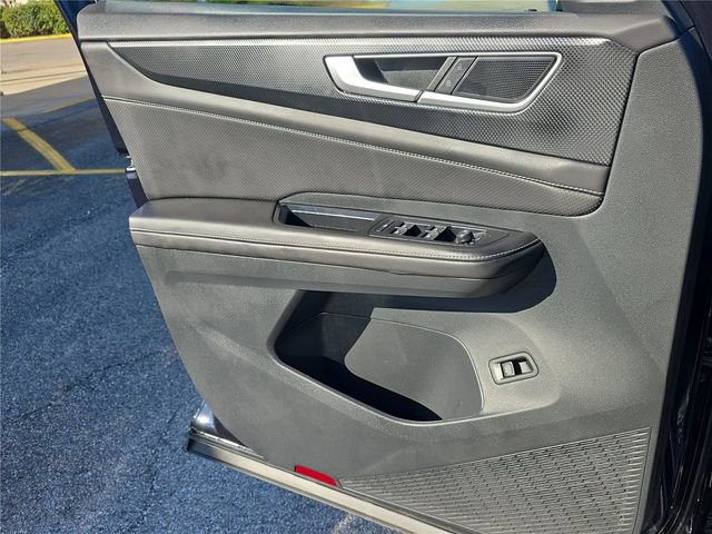 Used 2025 Volkswagen Atlas Cross Sport SEL image 18