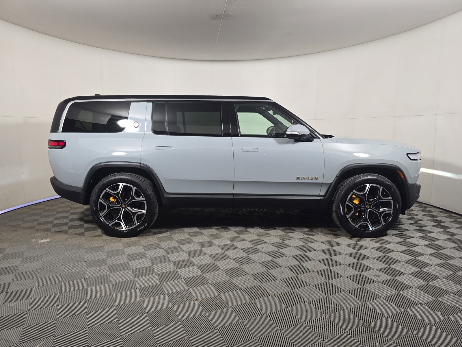 Used 2022 Rivian R1S Launch Edition image 6