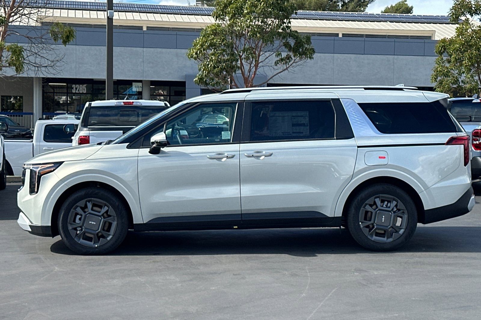 New 2026 Kia Carnival EX FWD image 7