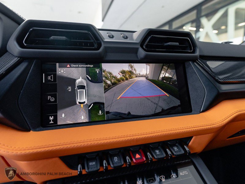 Used 2025 Lamborghini Urus SE image 16