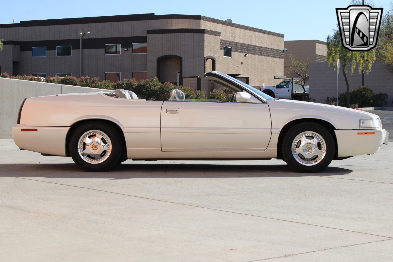 Used 2002 Cadillac Eldorado Touring w/ Preffered Equipment Group image 19