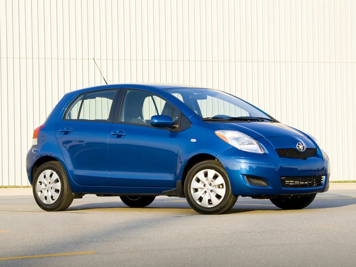 Used 2011 Toyota Yaris 4-Door Hatchback image 1