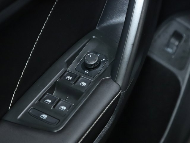 Used 2024 Volkswagen Tiguan SE image 17