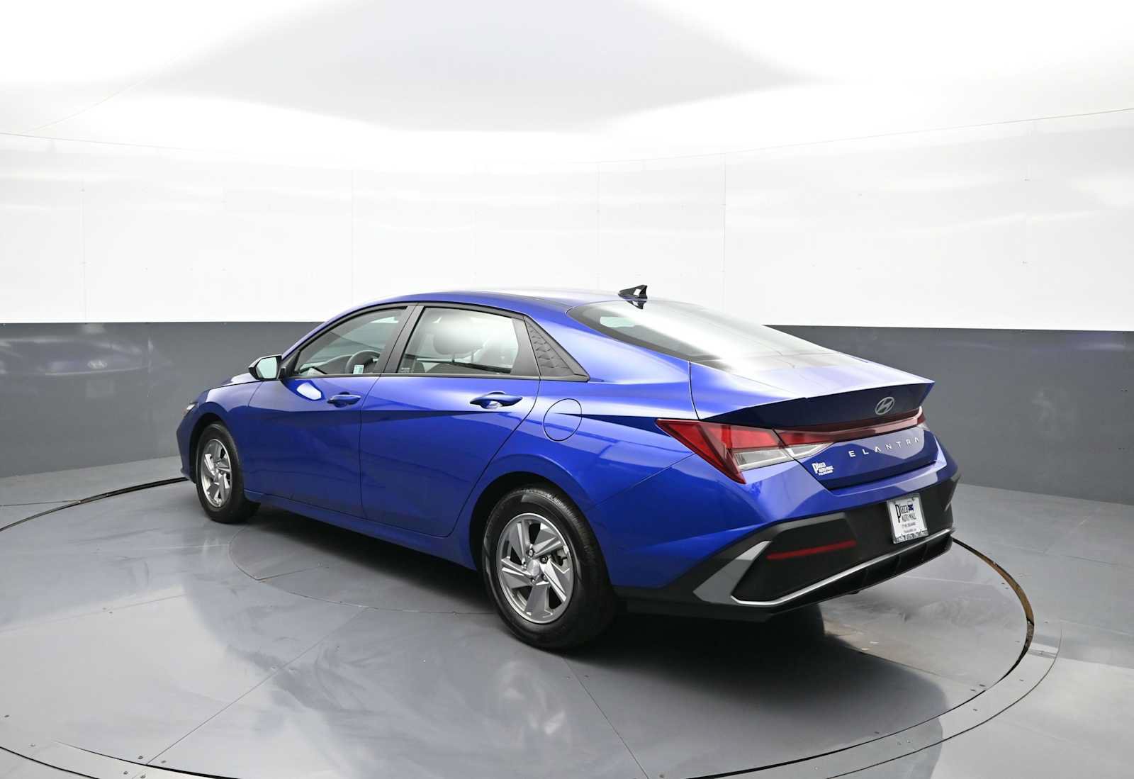 Certified 2025 Hyundai Elantra SE w/ Cargo Package FWD image 7