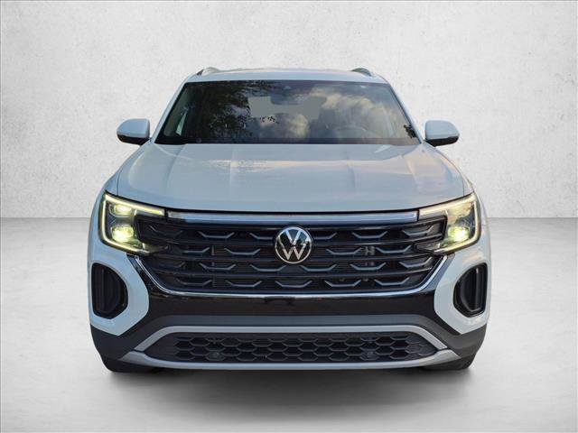 Used 2025 Volkswagen Atlas Cross Sport SE FWD image 2