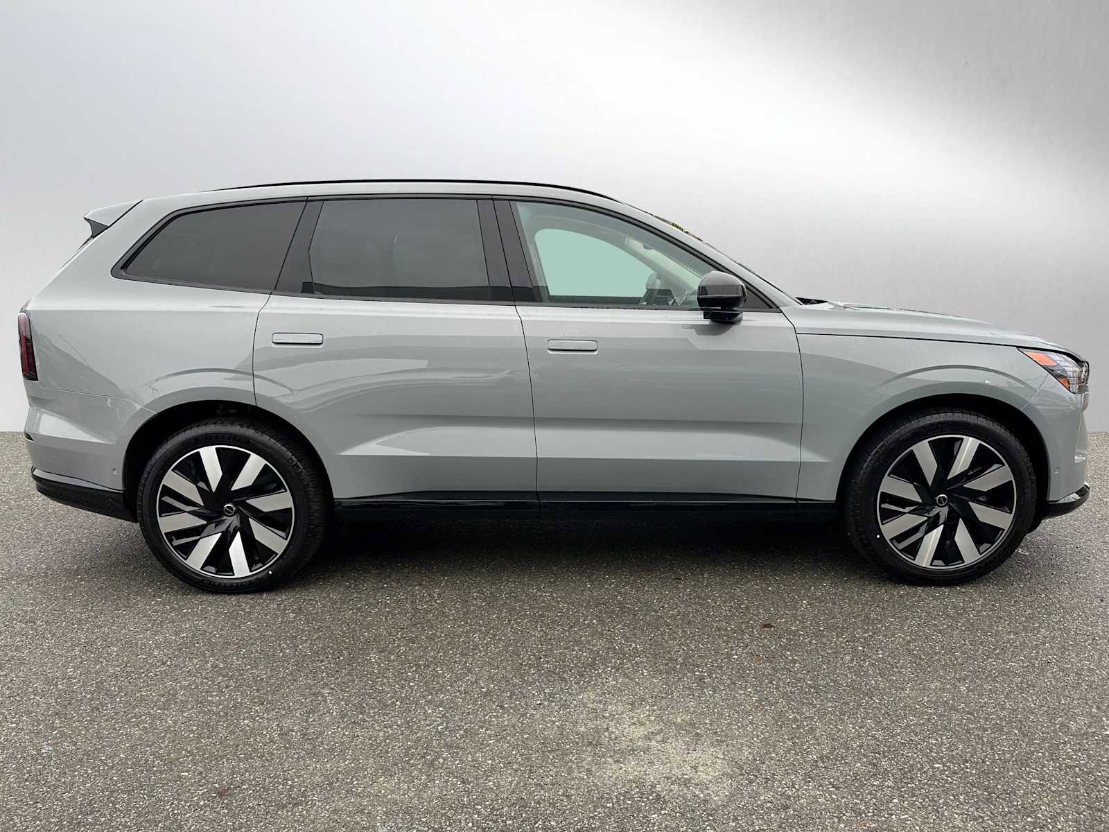 New 2025 Volvo EX90 Ultra image 2