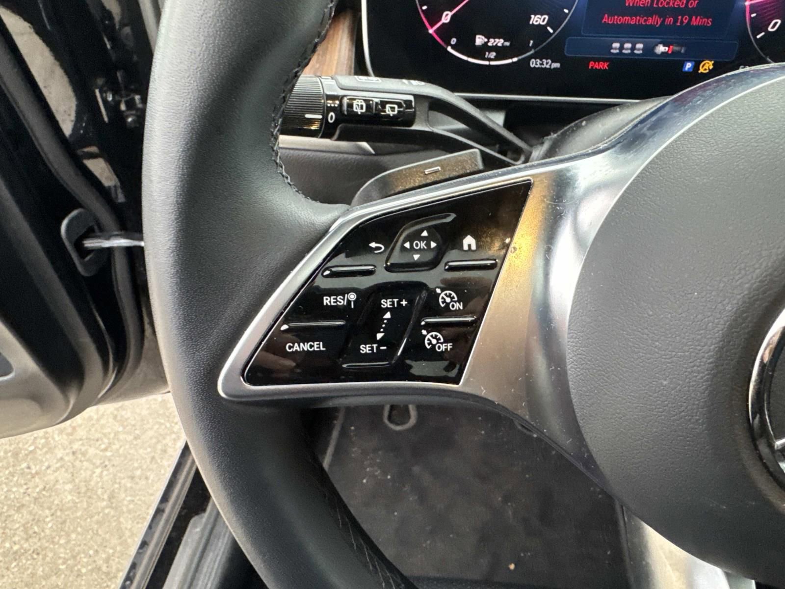 Used 2025 Mercedes-Benz GLC 300 4MATIC image 23