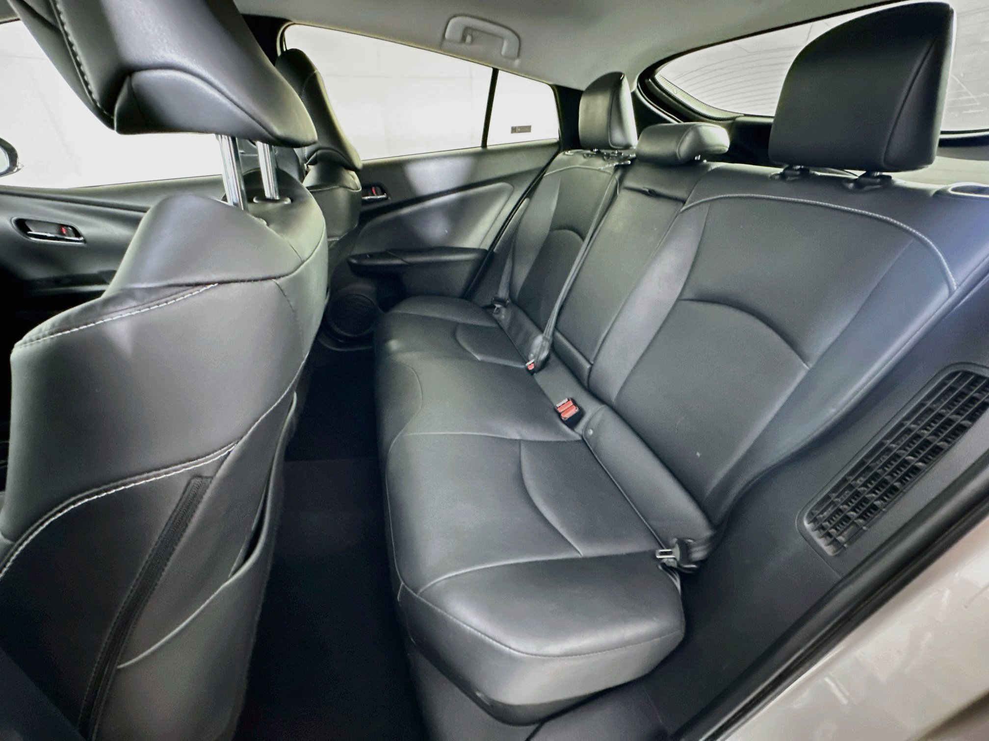 Used 2020 Toyota Prius Prime Limited w/ Carpet Mat Package FWD image 27