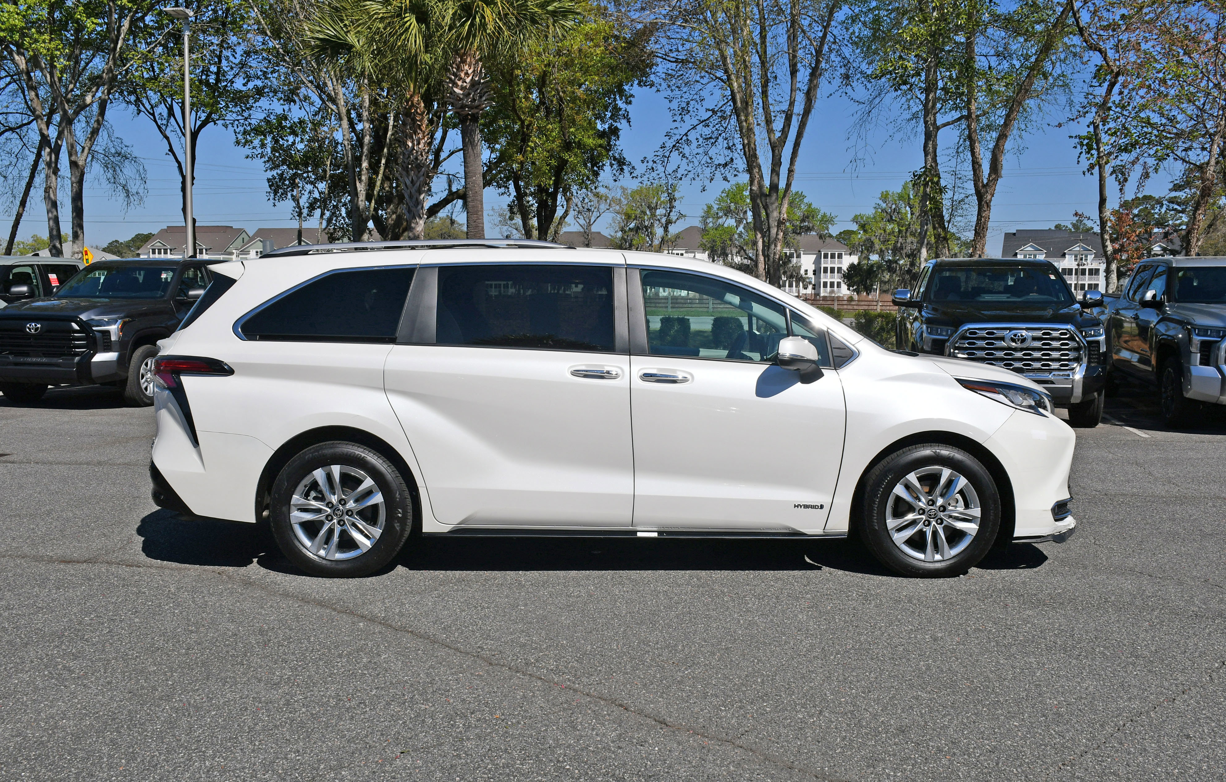 Used 2021 Toyota Sienna Limited image 5