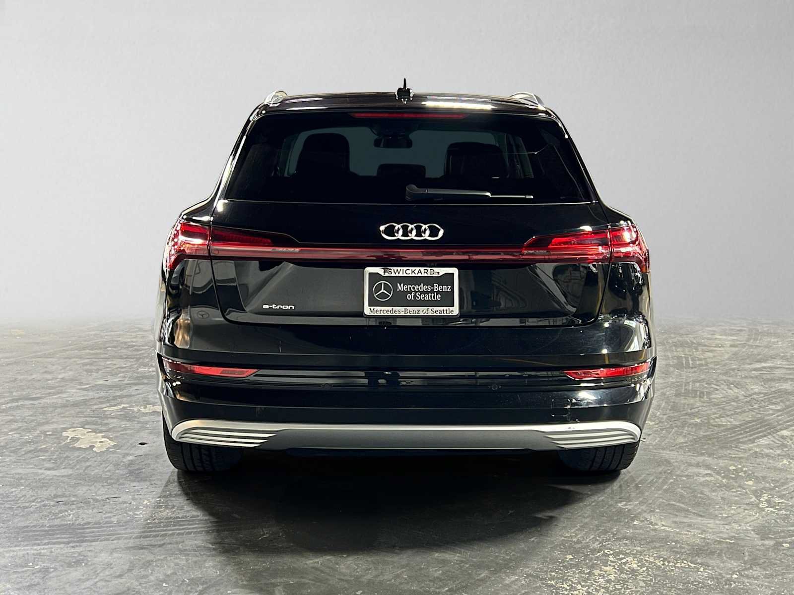 Used 2019 Audi e-tron Prestige w/ Prestige Package AWD/4WD image 4