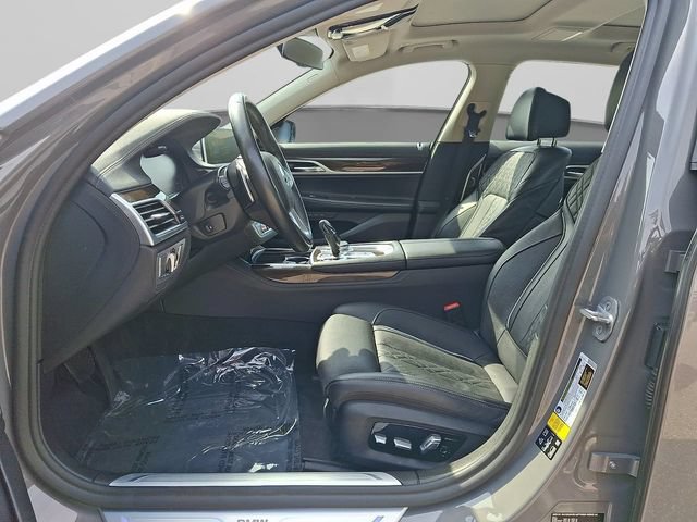 Used 2022 BMW 750i xDrive AWD/4WD image 16