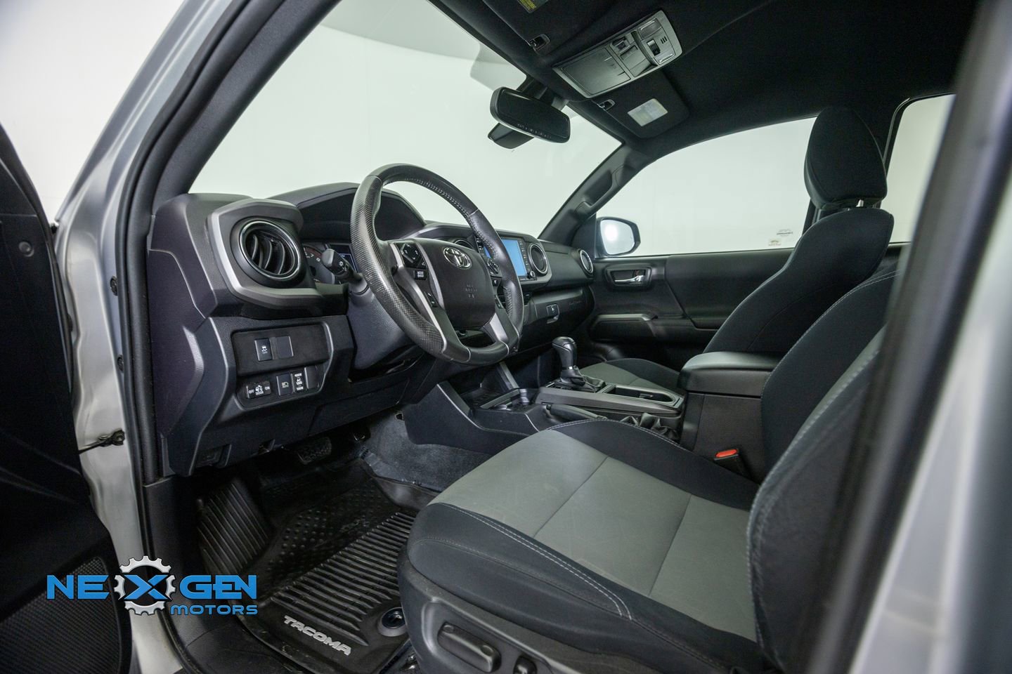 Used 2020 Toyota Tacoma TRD Off-Road w/ Technology Package RWD image 10
