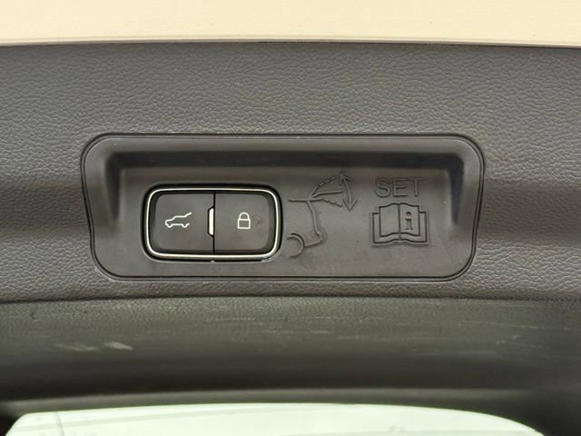 Used 2020 Ford Explorer Limited w/ Class III Trailer Tow Package RWD image 17