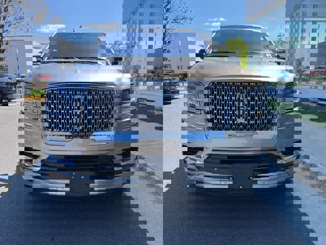 Used 2019 Lincoln Navigator Reserve image 2