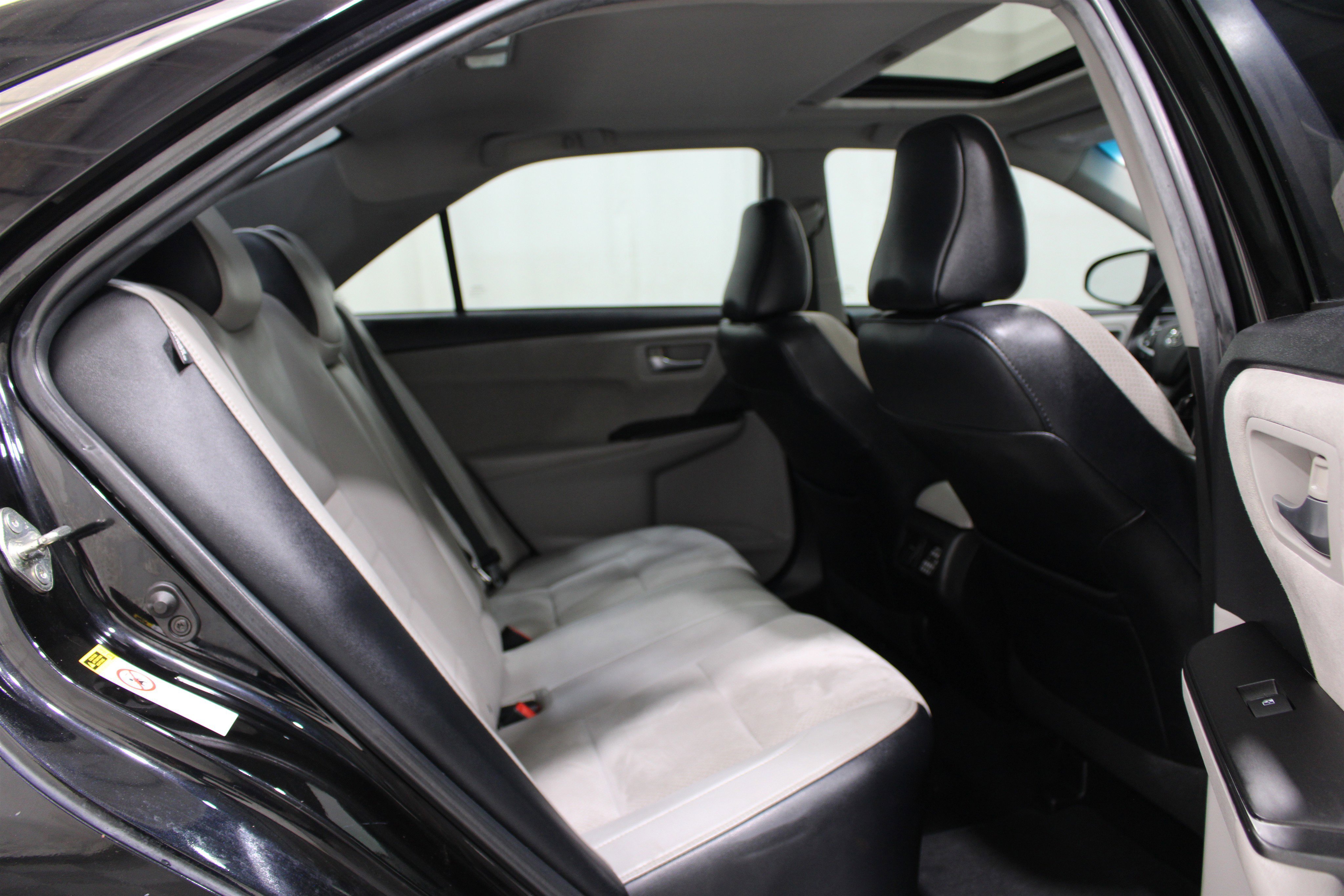 Used 2015 Toyota Camry XSE w/ Advanced Technology Package FWD image 25