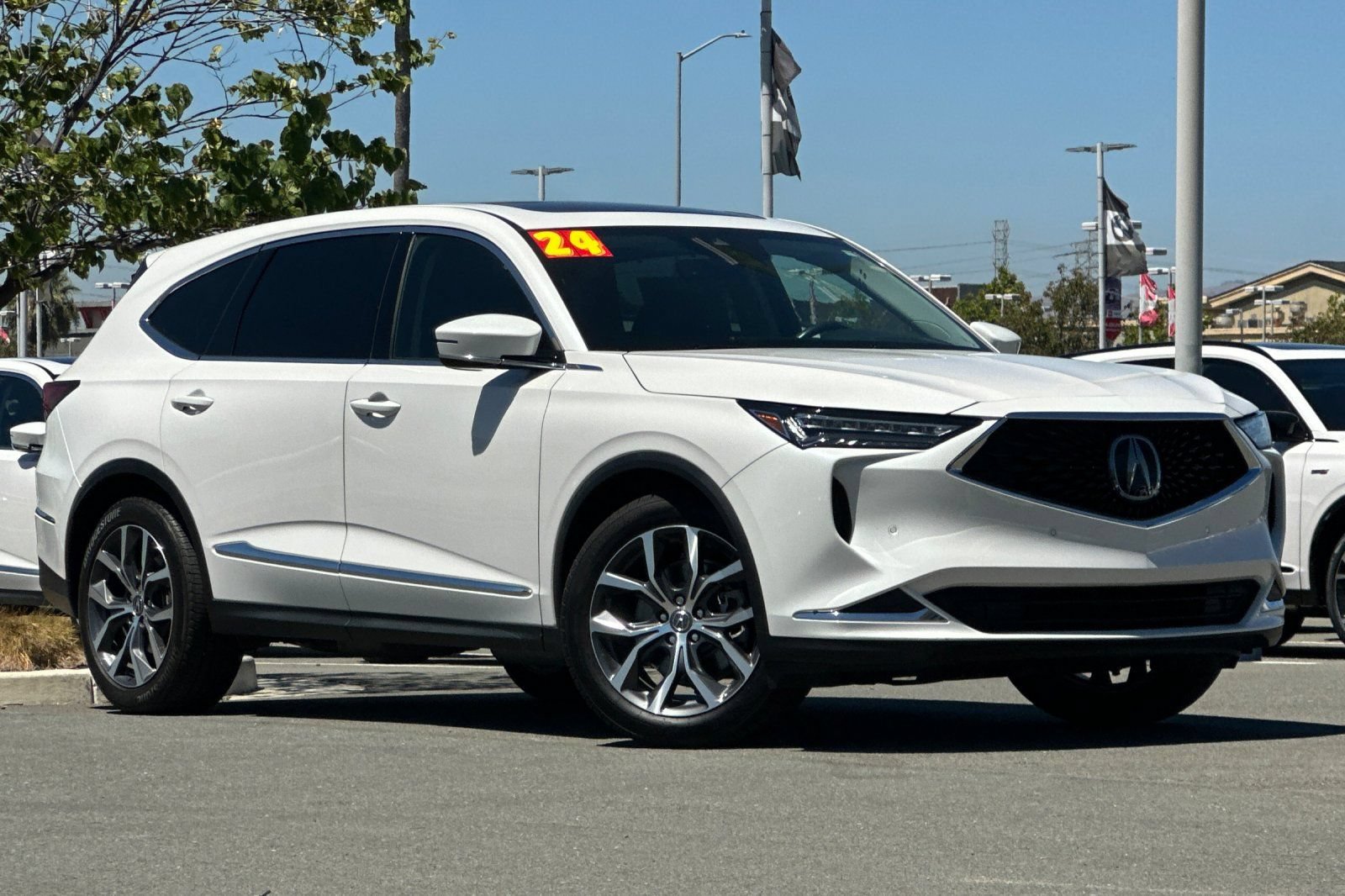 Used 2024 Acura MDX w/ Technology Package FWD image 2