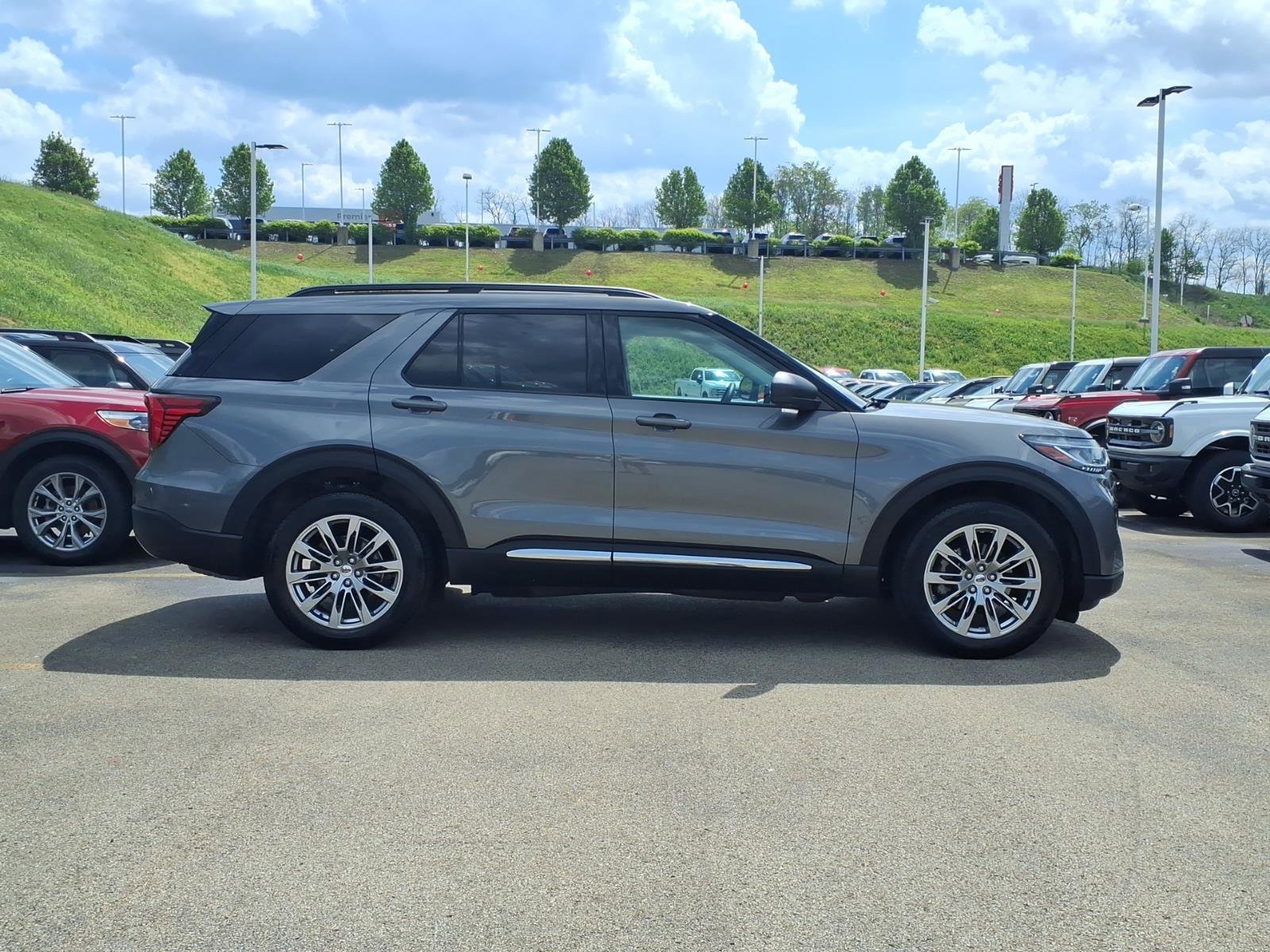 Used 2025 Ford Explorer Active w/ Active Comfort Package AWD/4WD image 6