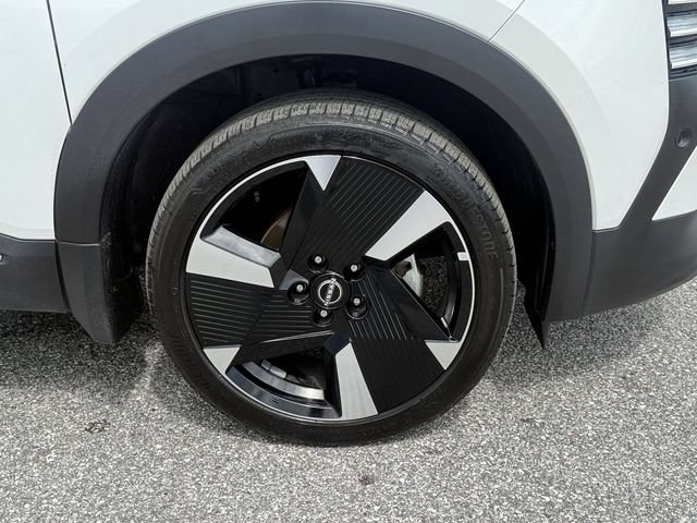 Used 2025 Nissan Kicks SR FWD image 10