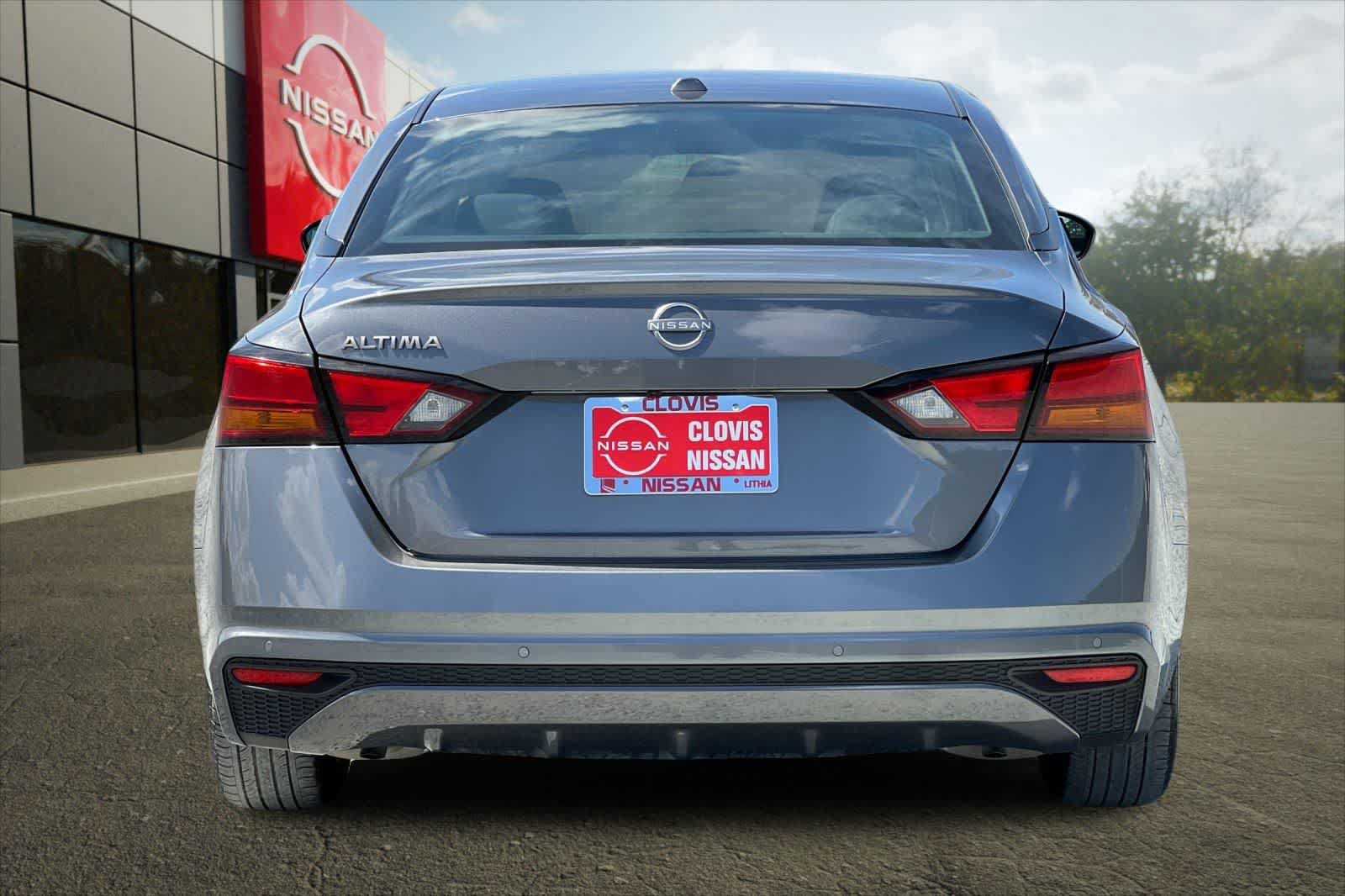Used 2025 Nissan Altima 2.5 SV FWD image 8