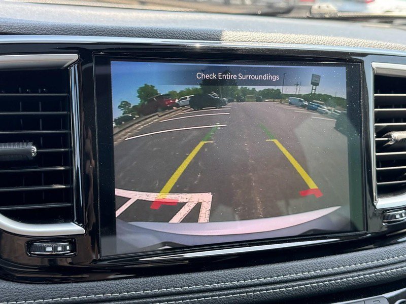 Used 2023 Chrysler Pacifica Limited FWD image 24