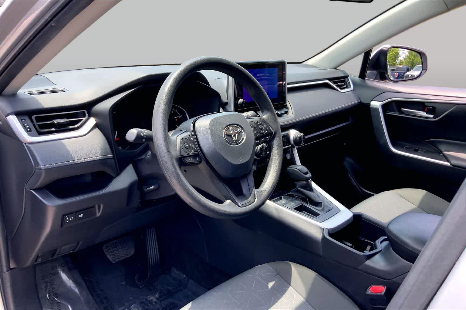 Used 2025 Toyota RAV4 XLE FWD image 17
