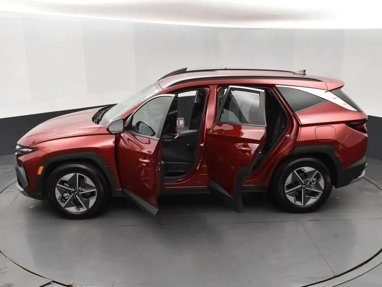 Used 2025 Hyundai Tucson SEL FWD image 7